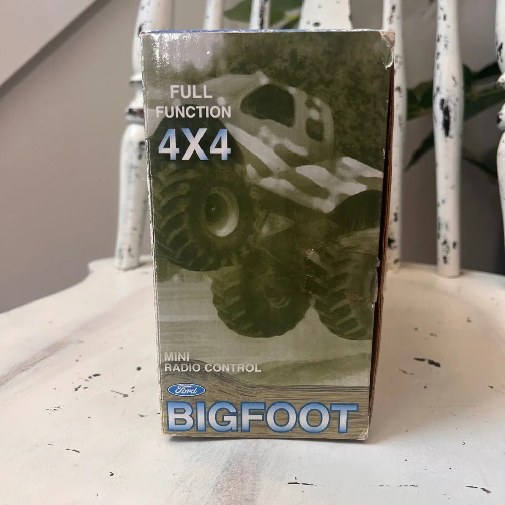 2003 Bigfoot Ford RC Monster Truck 49MHz Planet Toys Sealed NIB Item 3270